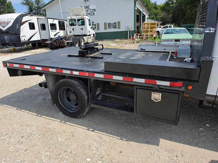 2011-ford-f550-image-52