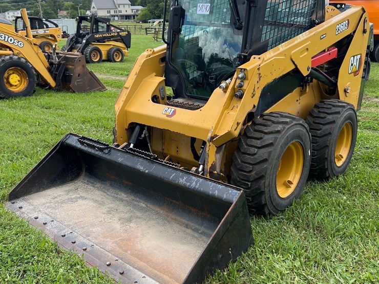 2023-caterpillar-236d3-image-1