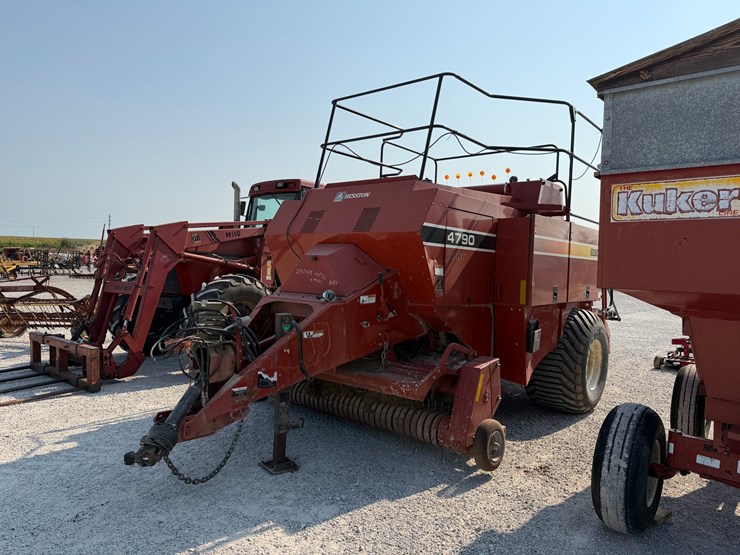 hesston-4790-image-21