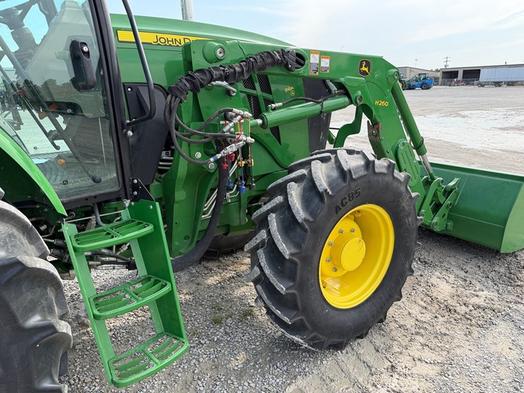 2017-john-deere-6105e-image-24