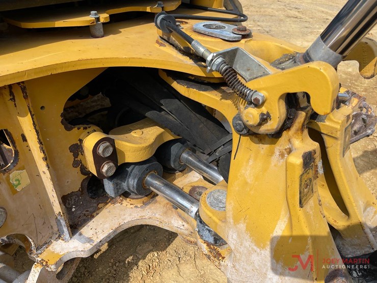 2017-caterpillar-415f2-image-16