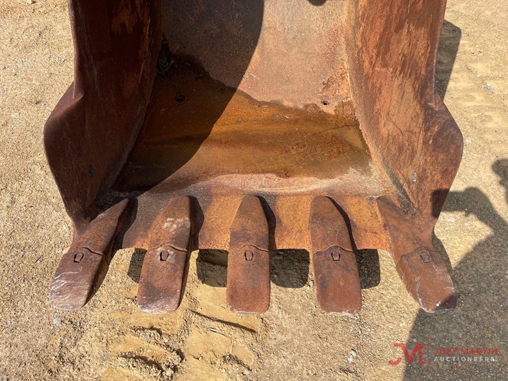 hendrix-41"-tooth-bucket-excavator-attachment-image-9