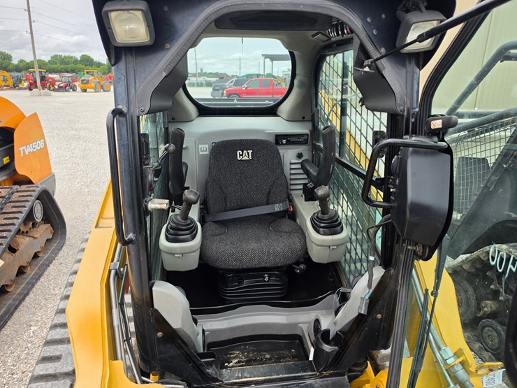 2009-caterpillar-279c-image-7