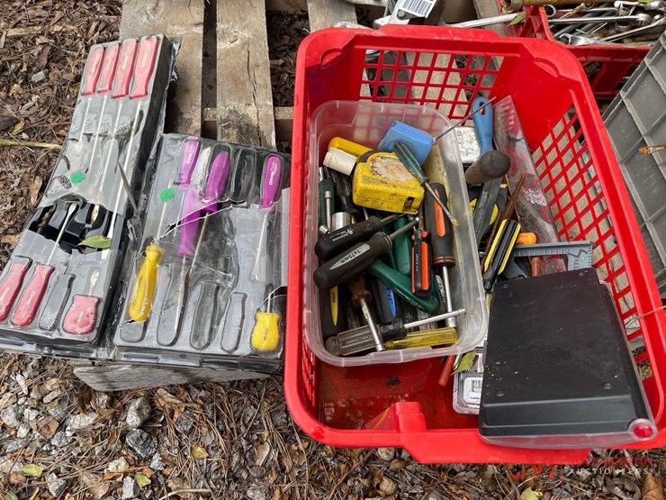 crate-of-misc.-hand-tools-image-1