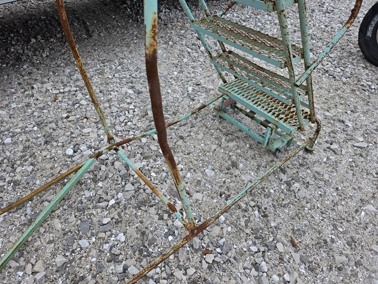 #24161-•-10ft-rolling-ladder-image-9