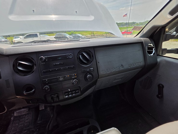 2011-ford-f550-image-34