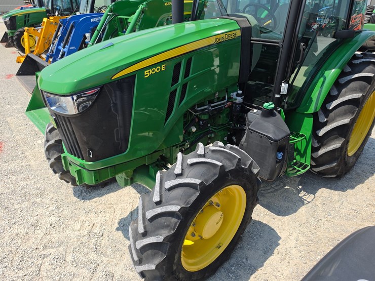 2019-john-deere-5100e-image-19