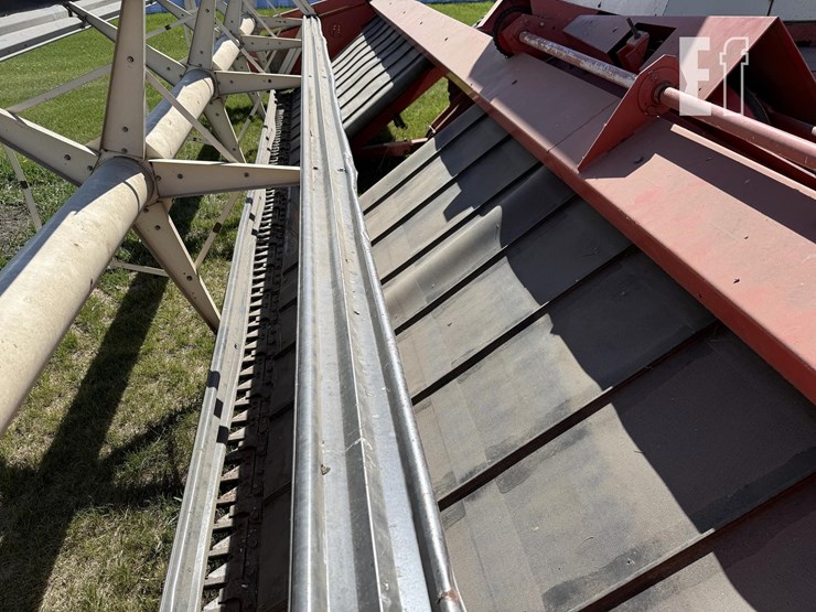 hesston-6400-image-9