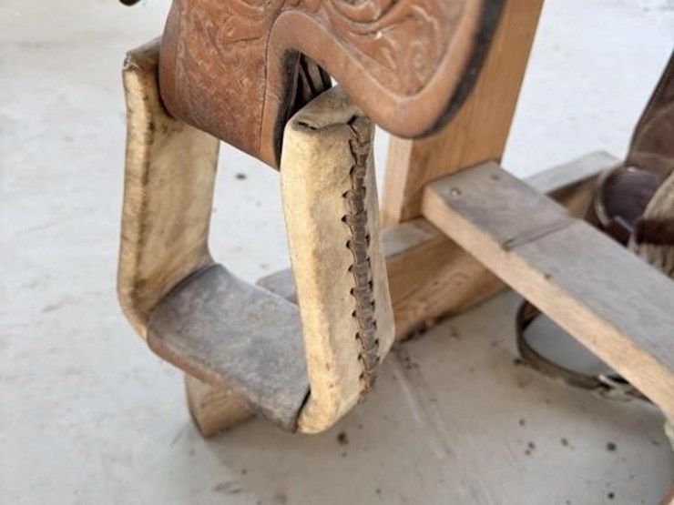 sl---saddle-&-stand-image-9