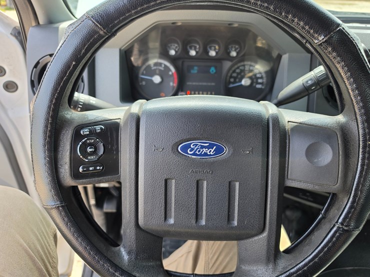 2011-ford-f550-image-40