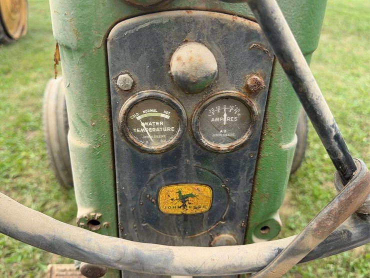 john-deere-320-image-37