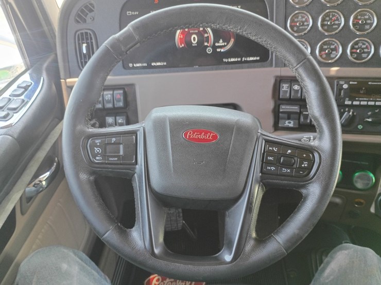 2023-peterbilt-389-image-63