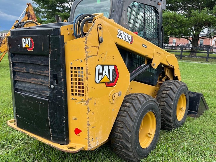 2023-caterpillar-236d3-image-10