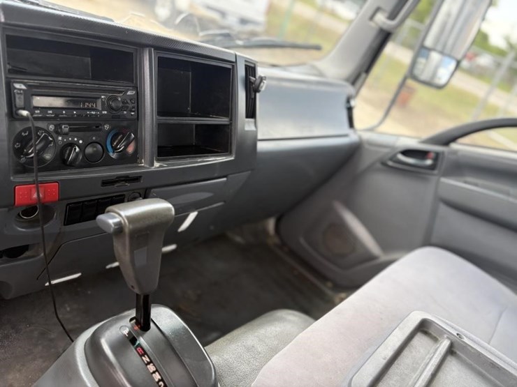 l3---2018-chevrolet-4500-box-truck-image-14