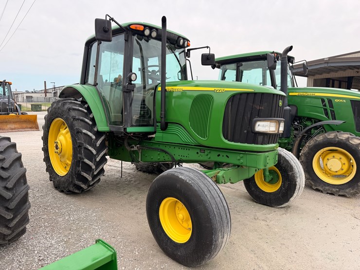 2004-john-deere-7220-image-16