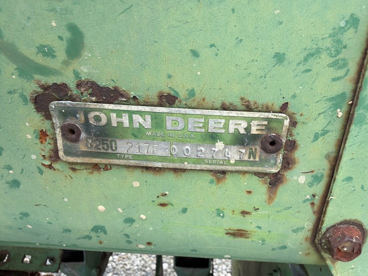 john-deere-8250-image-3
