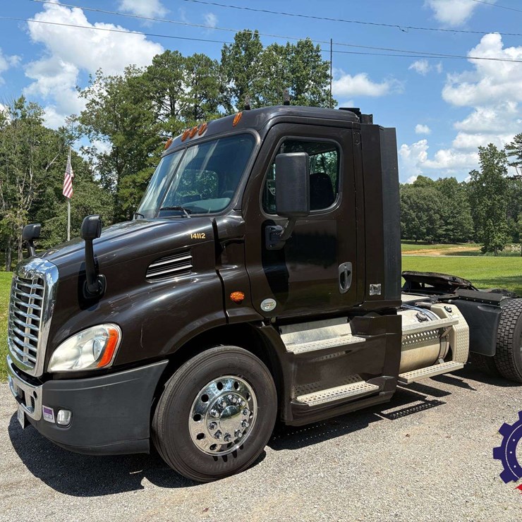 2015 FREIGHTLINER CASCADIA 113
