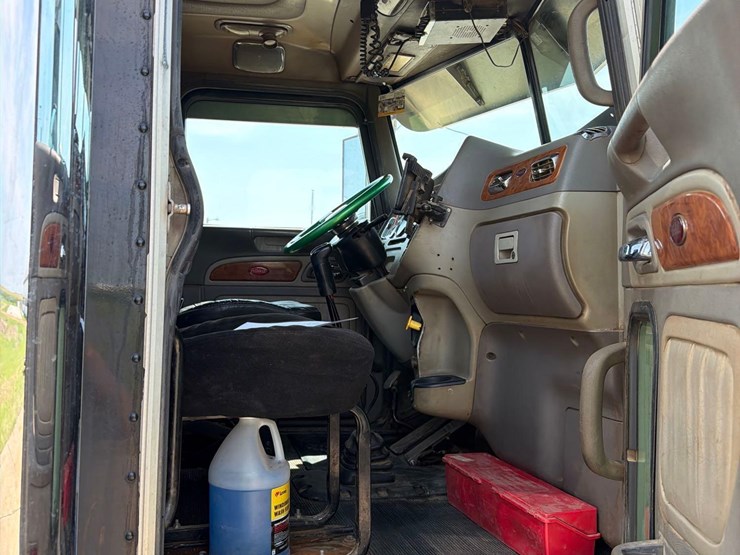2007-peterbilt-379-image-59