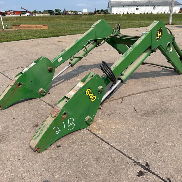 JOHN DEERE 640