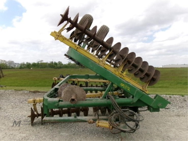 john-deere-220-image-5