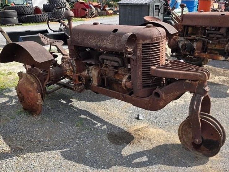 silver-king-tractor-(not-running)-105-image-1