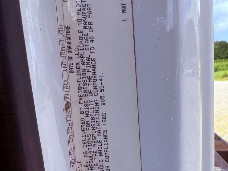 2006-freightliner-m2-106-image-61