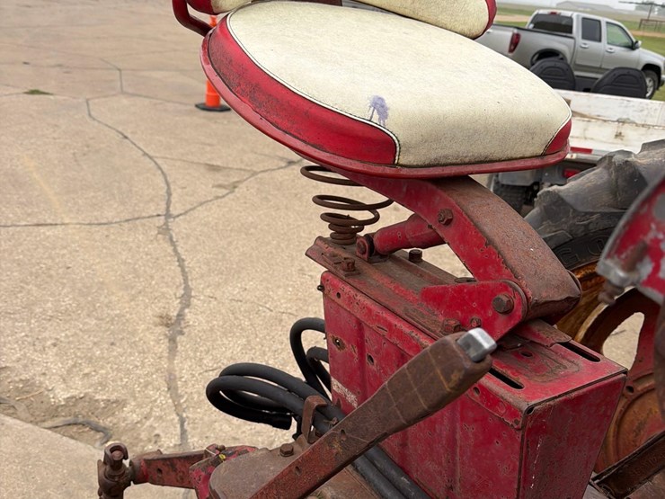 farmall-460-tractor-image-29