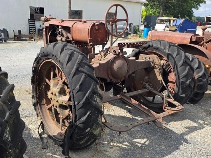 farmall-f20-tractor-(not-running)-image-3