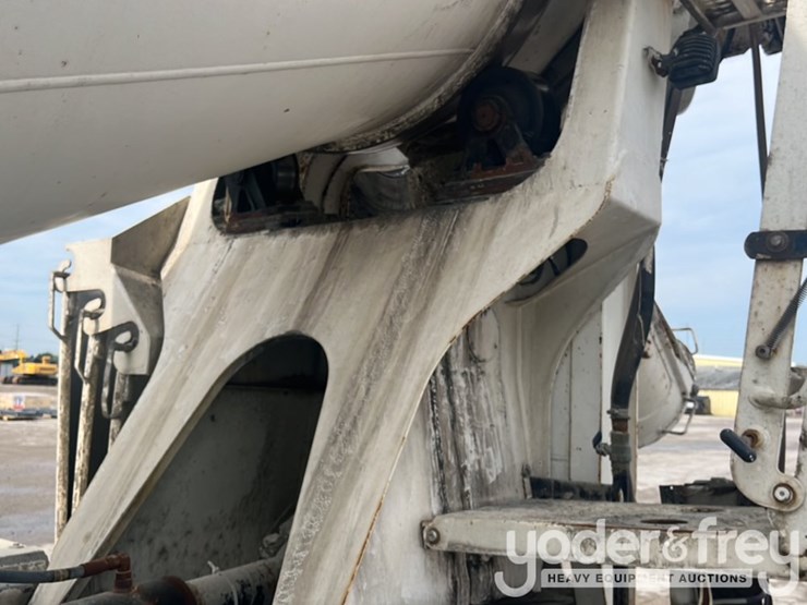 2018-freightliner-114sd-image-34