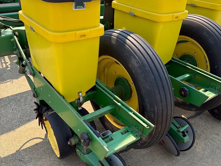 1994-john-deere-7200-image-30