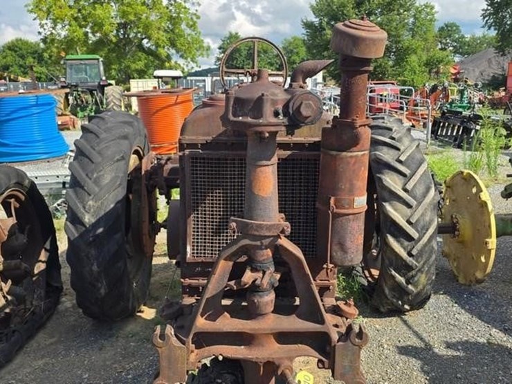 farmall-f20-tractor-(not-running)-image-17