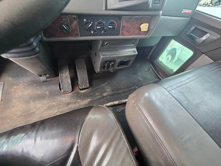 2010-kenworth-t370-image-46
