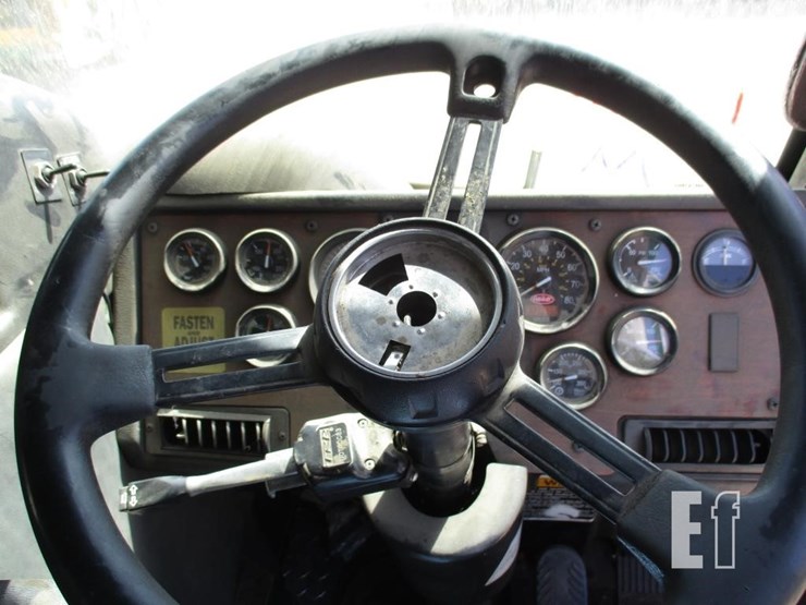 2009-peterbilt-320-image-14