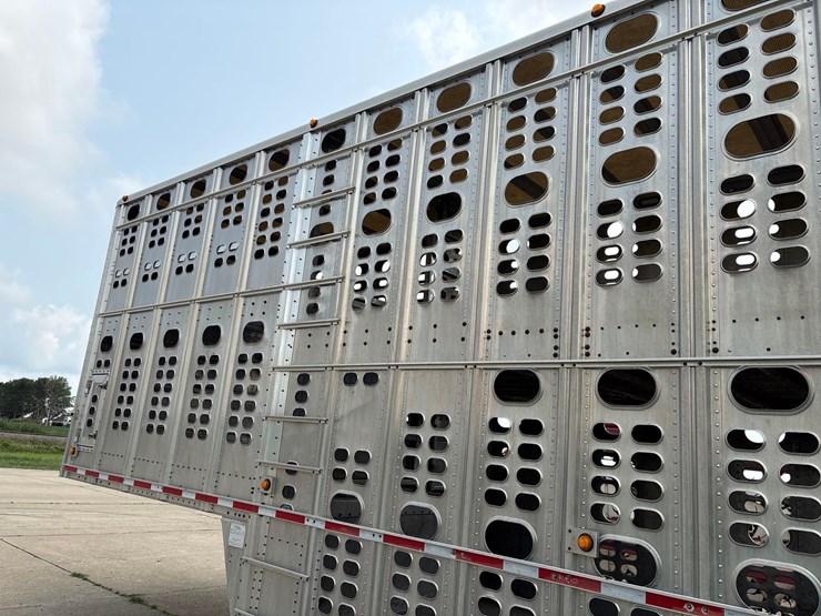 2014-wilson-livestock-trailer-image-48