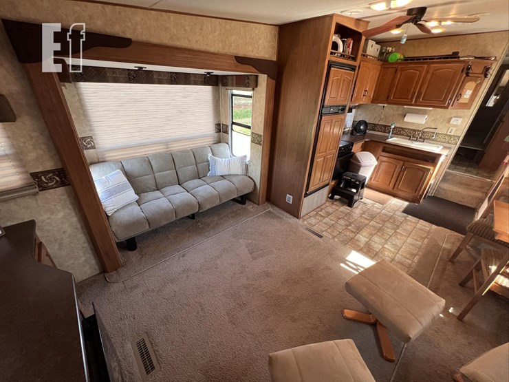 2009-crossroads-cruiser-31re-image-3