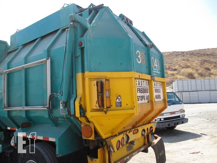 2009-peterbilt-320-image-23