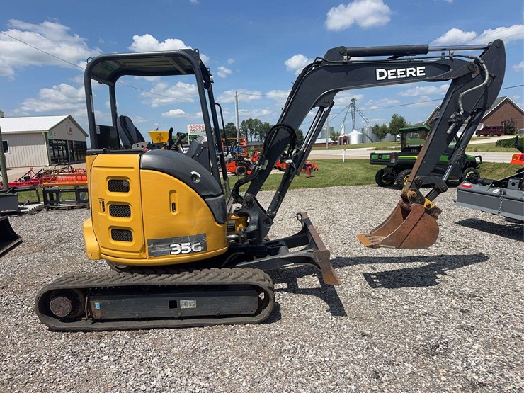 2020-deere-35g-image-4