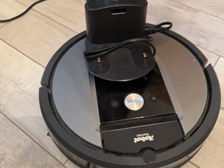 robot-roomba-automatic-cleaning-vacuum-cleaner-image-5