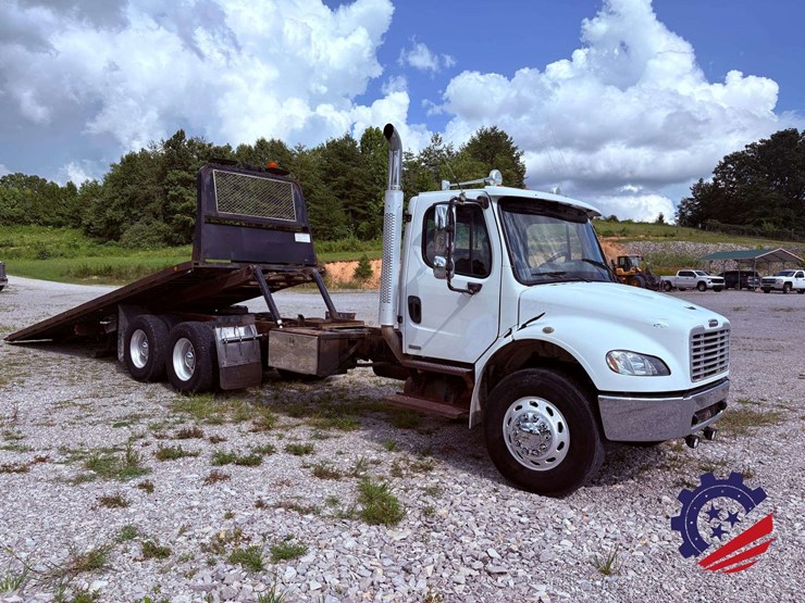 2006-freightliner-m2-106-image-94
