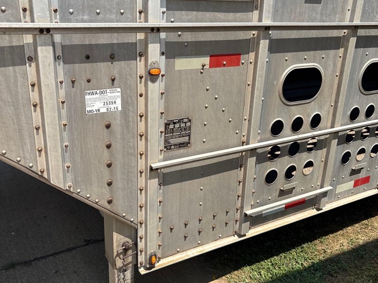 2016-merrit-102"-x-48ft-semi-livestock-trailer-image-30