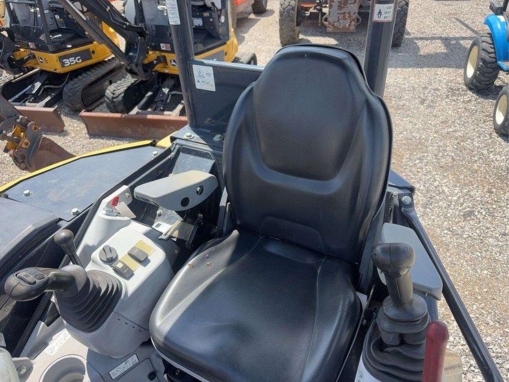 2020-deere-35g-image-7