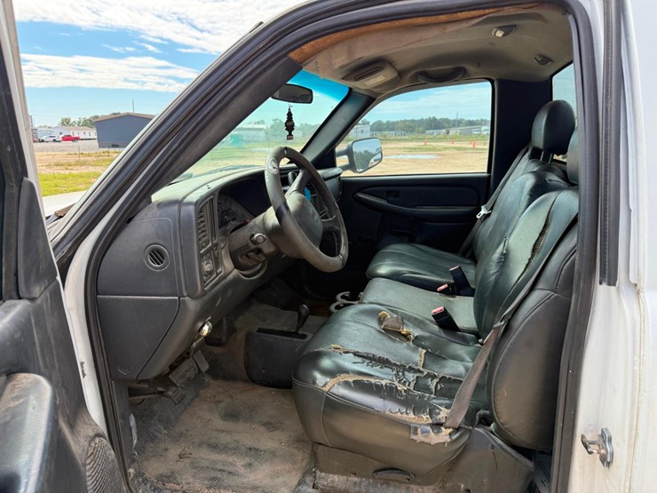 2002-gmc-2500hd-image-23