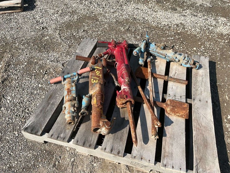 (4)-air-jack-hammers-and-attachments-image-1