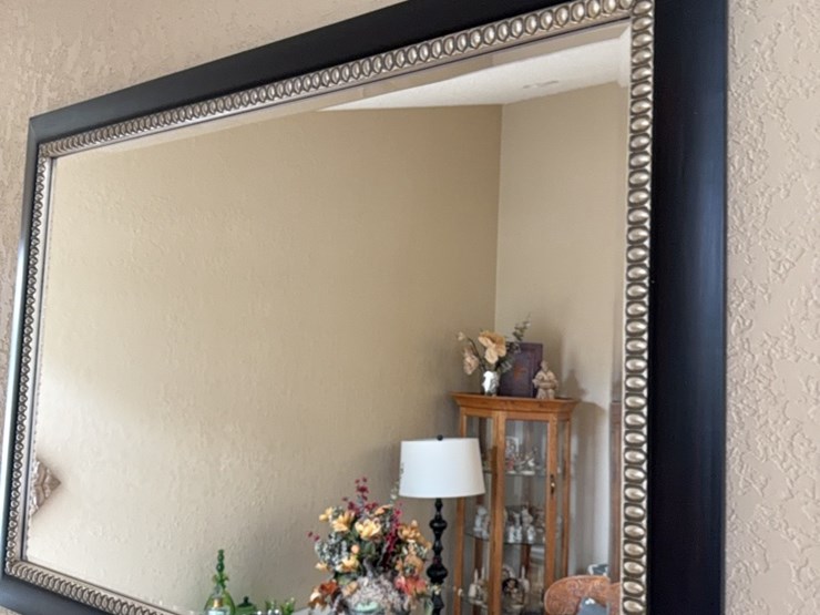 mirror-and-mantel-decorations-image-9