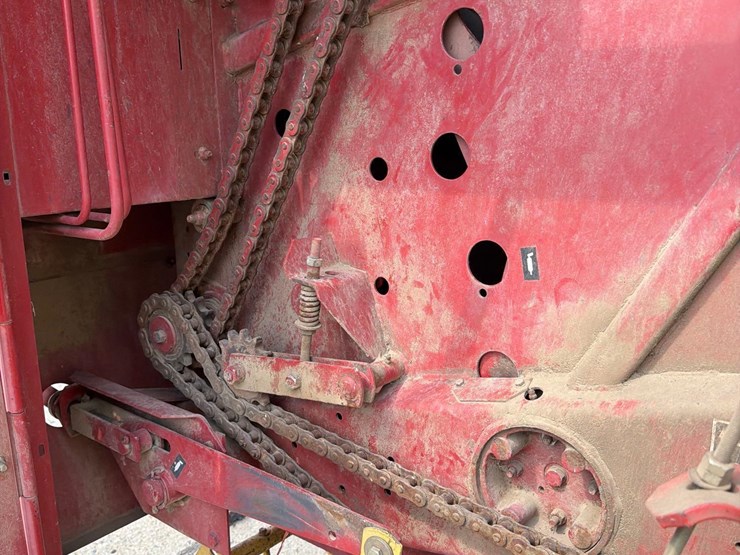new-holland-660-image-43