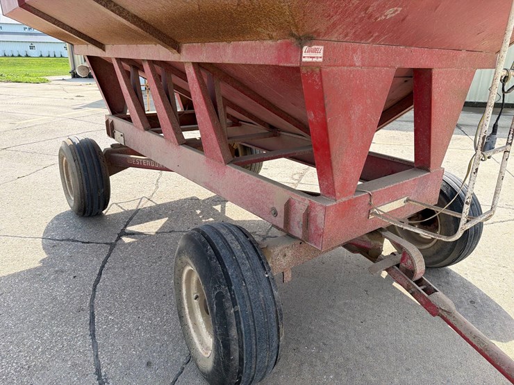 lundell-350-bushel-gravity-wagon-image-15