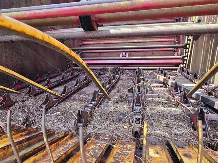 new-holland-846-image-21