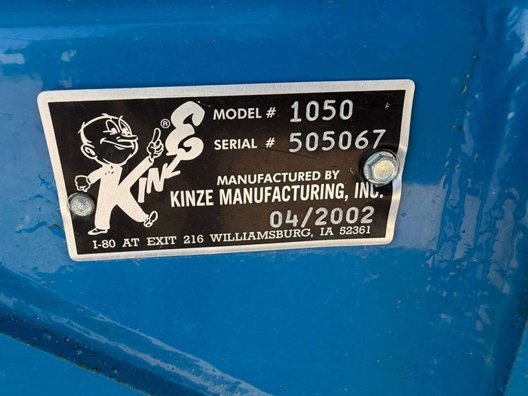 2002-kinze-1050-image-23