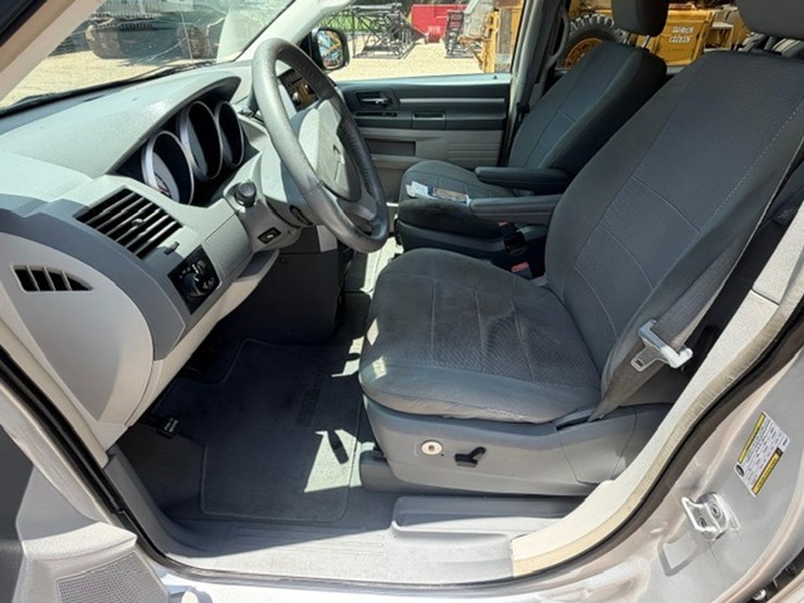 2009-dodge-grand-caravan-sxt-image-40