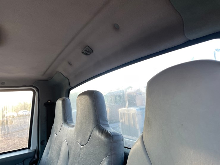 2003-international-durastar-4200-image-42